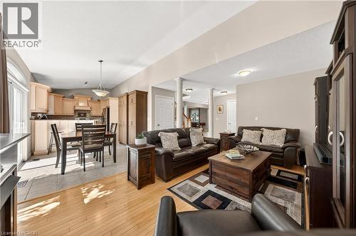 211 Mcnichol Drive, Cambridge, ON - Indoor Photo Showing Living Room