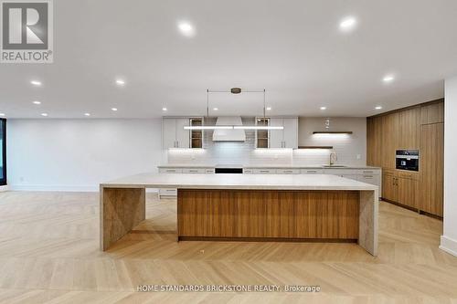 1009 - 110 Bloor Street W, Toronto, ON - Indoor Photo Showing Kitchen