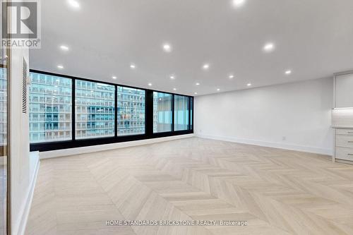 1009 - 110 Bloor Street W, Toronto, ON - Indoor Photo Showing Other Room