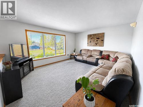 761 3Rd Street E, Prince Albert, SK - Indoor Photo Showing Living Room
