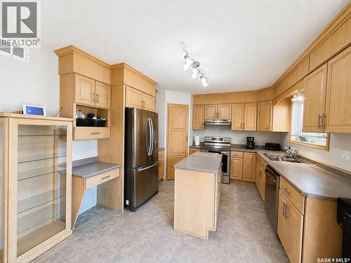 761 3Rd Street E, Prince Albert, SK - Indoor Photo Showing Kitchen With Double Sink
