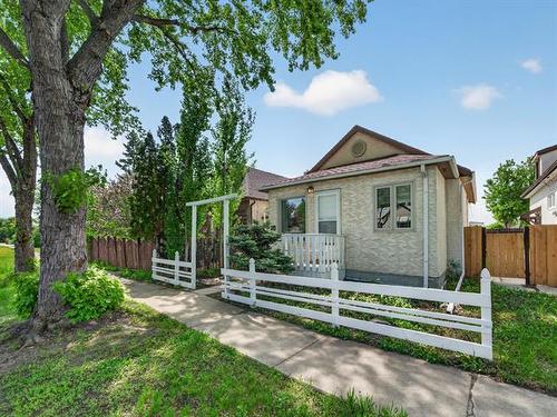 476 OTTAWA AVE  Winnipeg, MB R2K 1L2