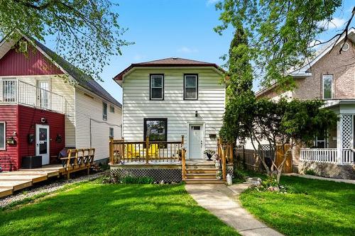 187 Enfield CR  Winnipeg, MB R2H 1V2