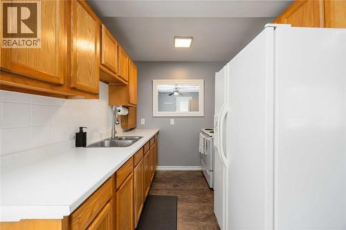 143 Walnut Avenue North, Sarnia, ON - Indoor Photo Showing Kitchen With Double Sink