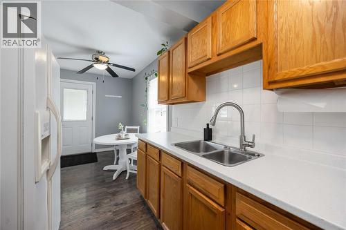 143 Walnut Avenue North, Sarnia, ON - Indoor Photo Showing Kitchen With Double Sink
