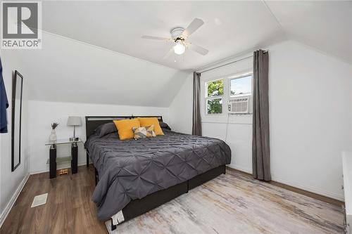 143 Walnut Avenue North, Sarnia, ON - Indoor Photo Showing Bedroom