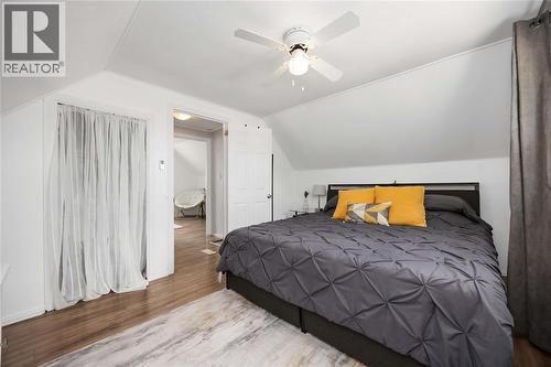 143 Walnut Avenue North, Sarnia, ON - Indoor Photo Showing Bedroom