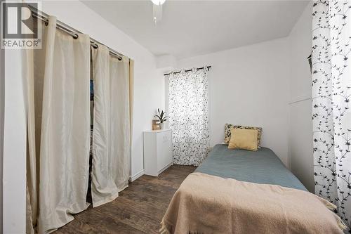 143 Walnut Avenue North, Sarnia, ON - Indoor Photo Showing Bedroom