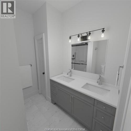 39 Demall Drive, Dresden, ON - Indoor Photo Showing Bathroom