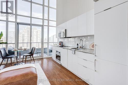 732 - 5 Hanna Avenue, Toronto, ON - Indoor