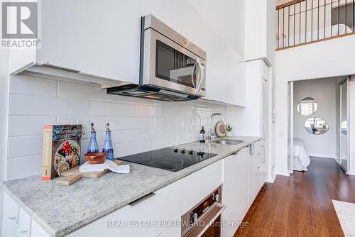 732 - 5 Hanna Avenue, Toronto, ON - Indoor Photo Showing Kitchen With Upgraded Kitchen