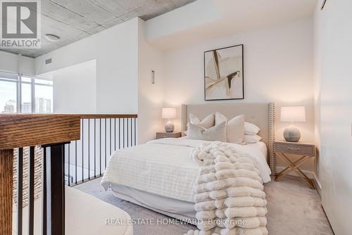 732 - 5 Hanna Avenue, Toronto, ON - Indoor Photo Showing Bedroom