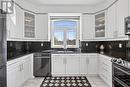 75 Mclarty Gate, Aurora, ON  - Indoor Photo Showing Kitchen With Upgraded Kitchen 