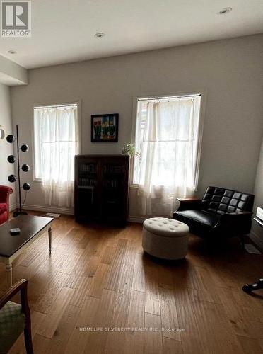 19 John Russell Lane, Kitchener, ON - Indoor Photo Showing Living Room