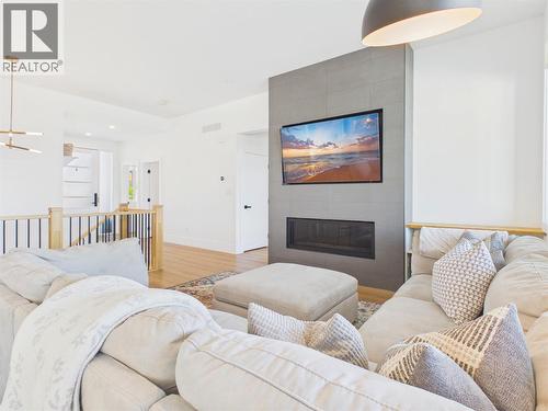 1081 Antler Drive, Penticton, BC - Indoor Photo Showing Living Room With Fireplace