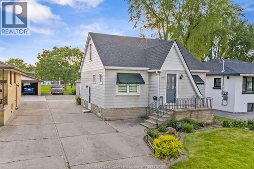 561 ELINOR STREET  Windsor, ON N8P 1E3