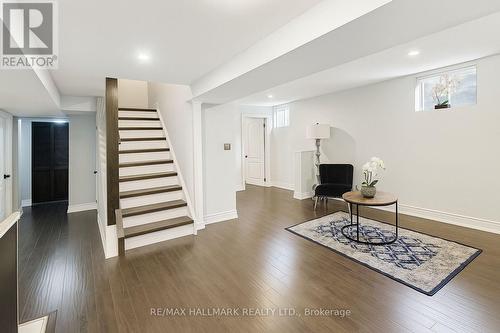 92 Weldrick Road E, Richmond Hill, ON - Indoor Photo Showing Living Room