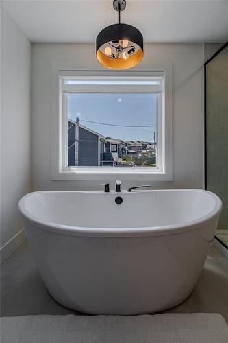 214 Cheeseman Drive, St. John'S, NL - Indoor Photo Showing Bathroom