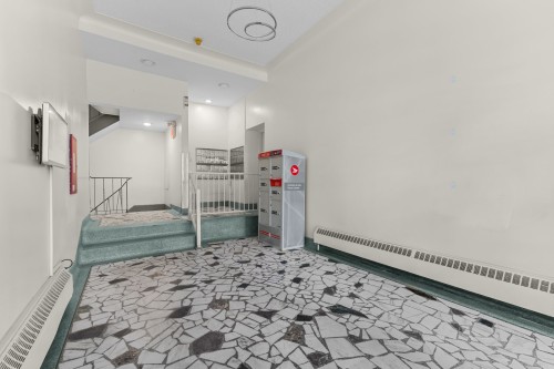 Mud Room - 411-4500 Av. Bourret, Montréal (Côte-Des-Neiges/Notre-Dame-De-Grâce), QC 
