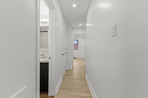 Mud Room - 411-4500 Av. Bourret, Montréal (Côte-Des-Neiges/Notre-Dame-De-Grâce), QC 