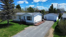732 Rue des Pommiers  Amos, QC J9T 3L3