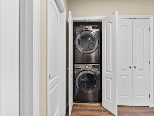 Corridor - 202-126 Boul. De Bromont, Bromont, QC - Indoor Photo Showing Laundry Room