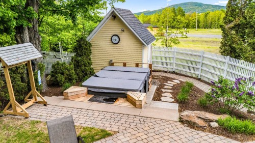Spa - 202-126 Boul. De Bromont, Bromont, QC - Outdoor
