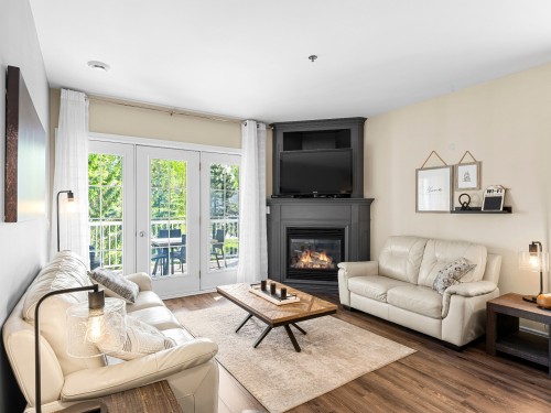 Salon - 202-126 Boul. De Bromont, Bromont, QC - Indoor Photo Showing Living Room With Fireplace