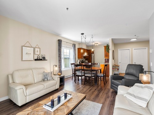 Salon - 202-126 Boul. De Bromont, Bromont, QC - Indoor Photo Showing Living Room