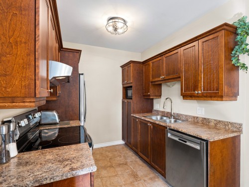 Cuisine - 202-126 Boul. De Bromont, Bromont, QC - Indoor Photo Showing Kitchen With Double Sink