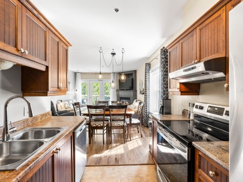 Cuisine - 202-126 Boul. De Bromont, Bromont, QC - Indoor Photo Showing Kitchen With Double Sink