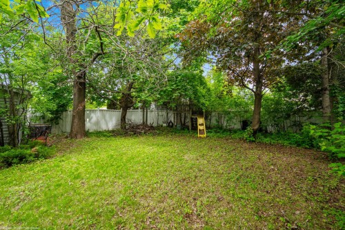 Courtyard - 348 Rue Sauriol, Saint-Eustache, QC 