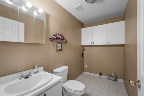 Laundry - 348 Rue Sauriol, Saint-Eustache, QC 