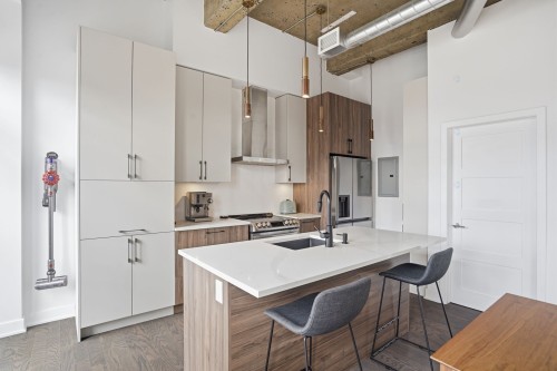 Cuisine - 700-24 Rue Waterman, Saint-Lambert, QC - Indoor Photo Showing Kitchen With Upgraded Kitchen