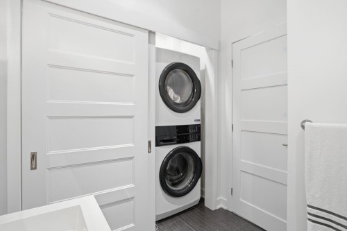 Salle de bains - 700-24 Rue Waterman, Saint-Lambert, QC - Indoor Photo Showing Laundry Room