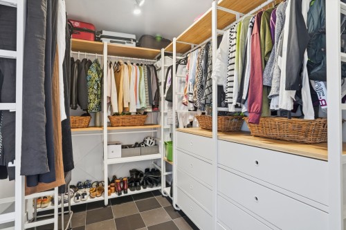 Penderie (Walk-in) - 700-24 Rue Waterman, Saint-Lambert, QC - Indoor With Storage