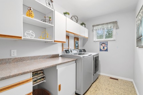 Laundry - 7 Av. Maple Grove, Bristol, QC 