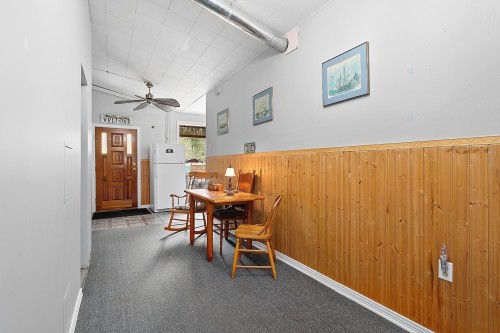 Mud Room - 7 Av. Maple Grove, Bristol, QC 
