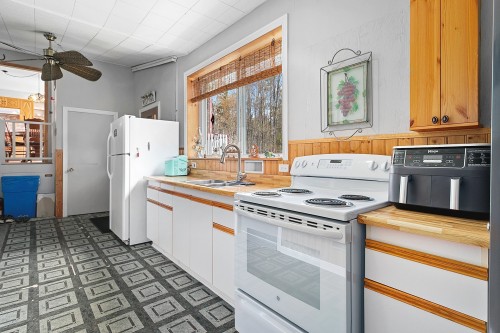 Kitchenette - 7 Av. Maple Grove, Bristol, QC 