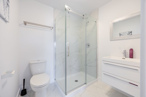 Salle de bains - 5761 Rue Aline, Brossard, QC - Indoor Photo Showing Bathroom