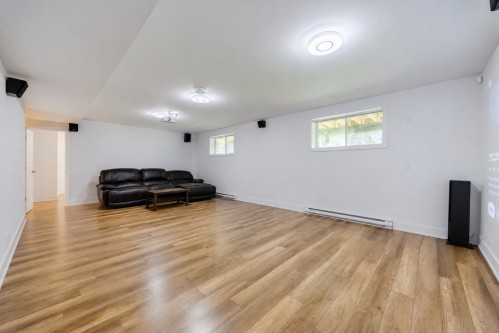 Salle familiale - 5761 Rue Aline, Brossard, QC - Indoor