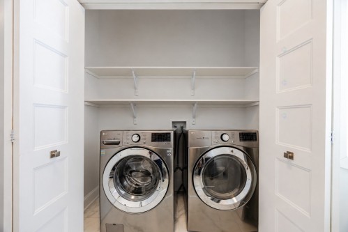 Salle de lavage - 5761 Rue Aline, Brossard, QC - Indoor Photo Showing Laundry Room