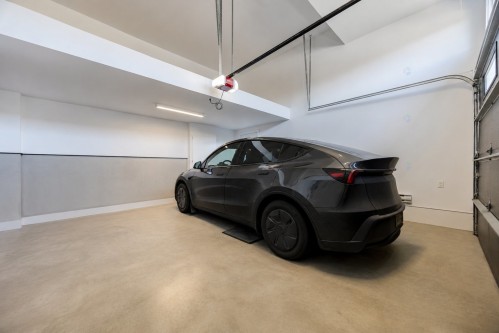 Garage - 5761 Rue Aline, Brossard, QC - Indoor Photo Showing Garage