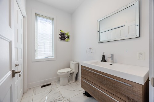 Salle d'eau - 5761 Rue Aline, Brossard, QC - Indoor Photo Showing Bathroom