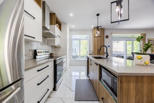 Cuisine - 5761 Rue Aline, Brossard, QC - Indoor Photo Showing Kitchen With Upgraded Kitchen
