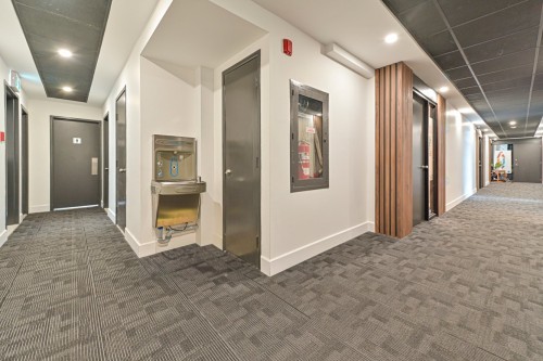Corridor - 465 Av. Victoria, Saint-Lambert, QC 