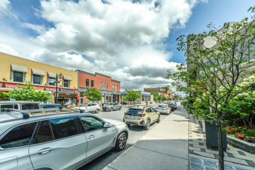 Rue - 465 Av. Victoria, Saint-Lambert, QC 