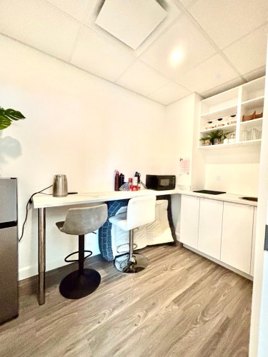 Cuisinette - 465 Av. Victoria, Saint-Lambert, QC 