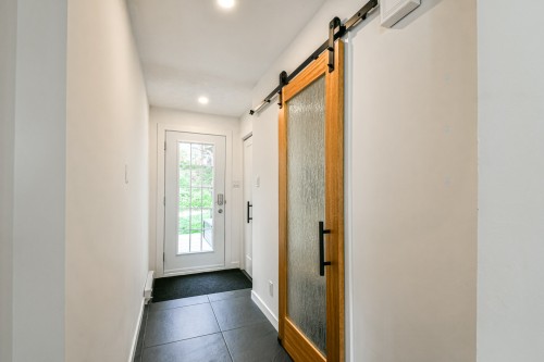 Passageway - 7-255 Rue Séraphin, Sainte-Adèle, QC 