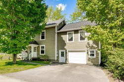 31 Rue Thornton N. Coaticook, QC J1A 2E1